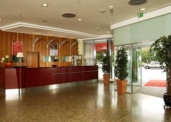 Intercityhotel Ostbahnhof Hotel 3*