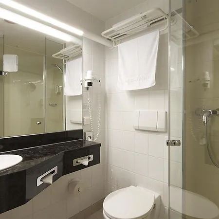 Intercityhotel Ostbahnhof 3*