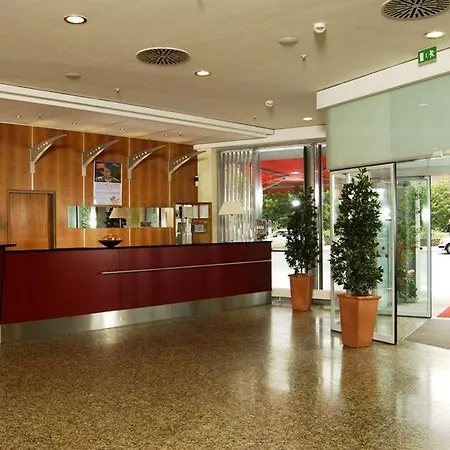 Intercityhotel Ostbahnhof Hotel 3*