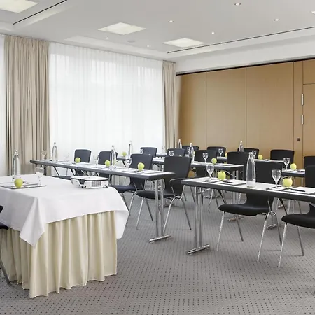 Intercityhotel Ostbahnhof 3*