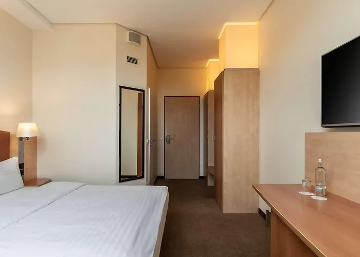 Otel Intercityhotel Ostbahnhof 3*