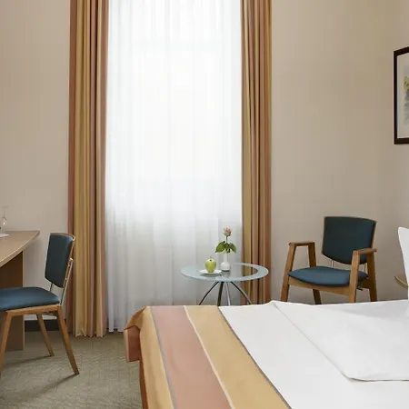 Intercityhotel Ostbahnhof 3* Berlín