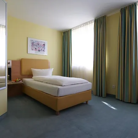 Intercityhotel Ostbahnhof Отель